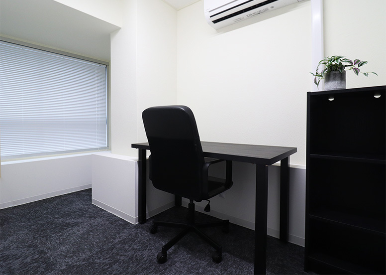 専有部_個室。自然光が入る窓ありのお部屋もあります。