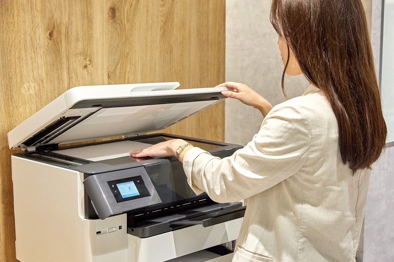 その他_プリンターも無料。日頃の書類管理だけでなく、会議資料の準備も手軽にできます。※画像はイメージです。©bizcomfort