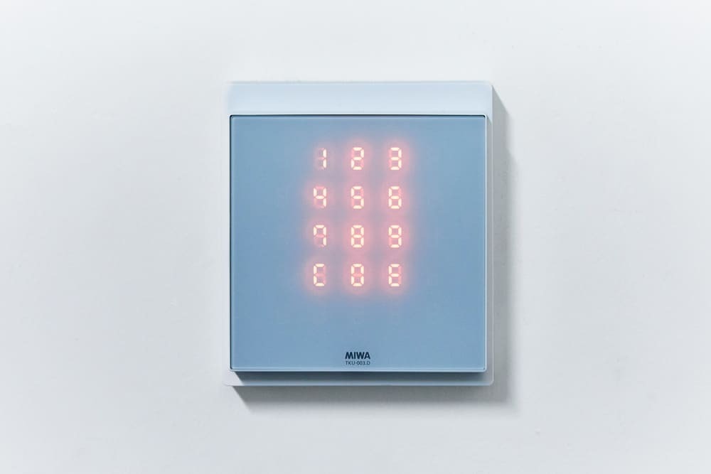 外観_オフィス入口。暗証番号式オートロックを完備しています。