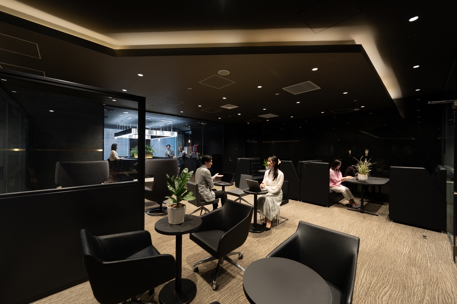 img_Nihonbashi_lounge-usage-scene2_1500X1000