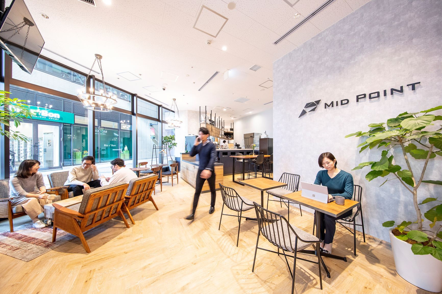 Resize_ラウンジ_W1A5197