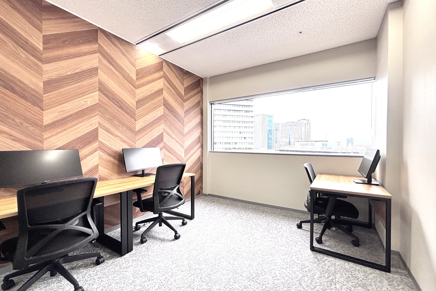 専有部_個室。自然光が入る窓ありのお部屋です。