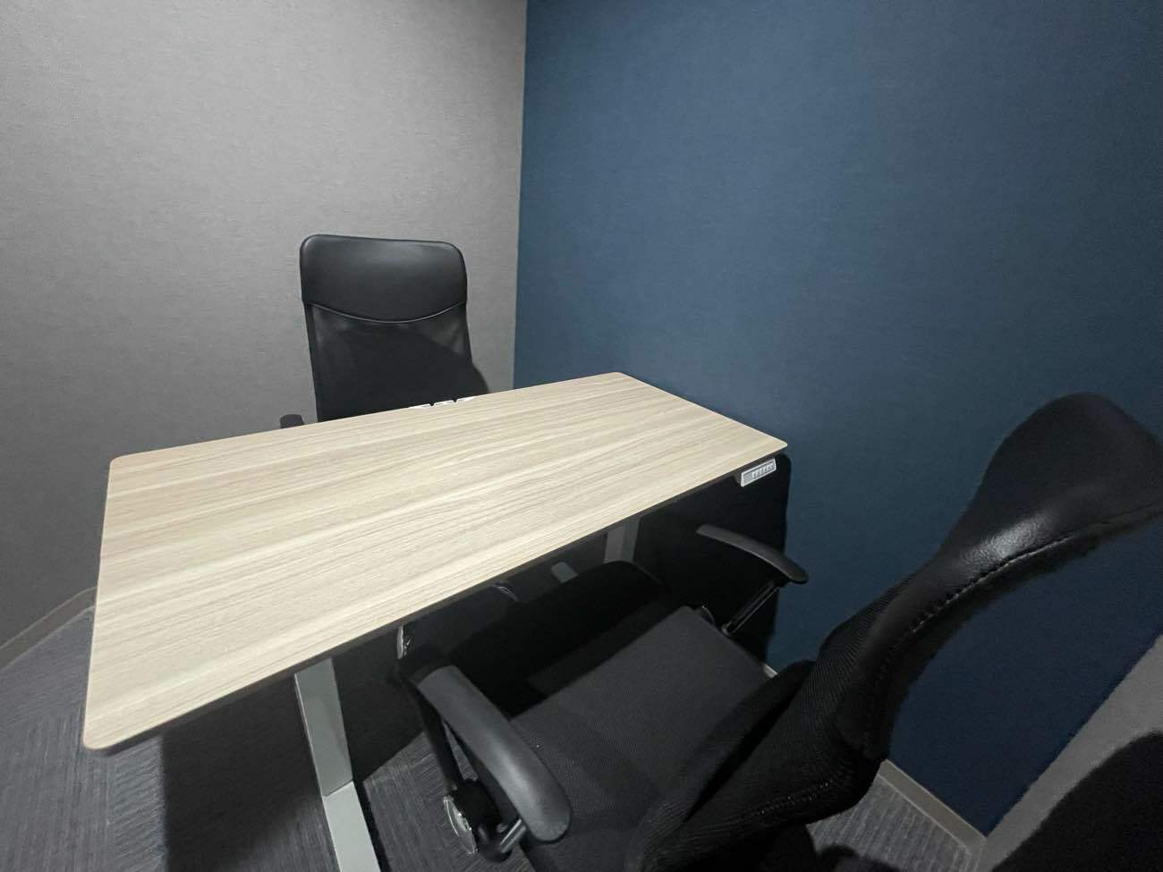 共有部_会議室。会議、面接などに利用できます。