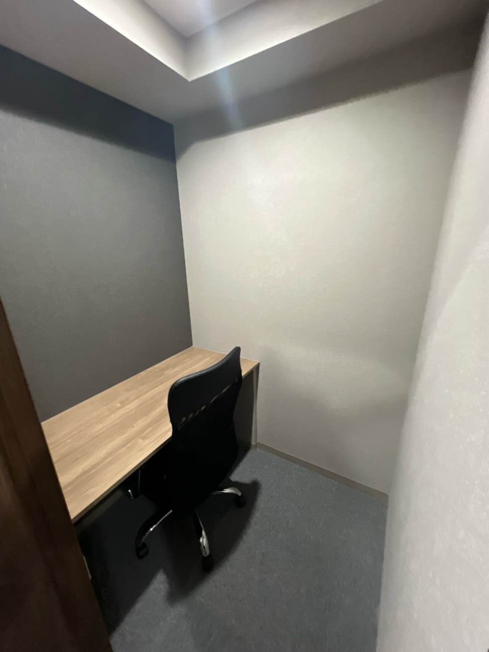 専有部_個室。家具、インターネット環境完備です。