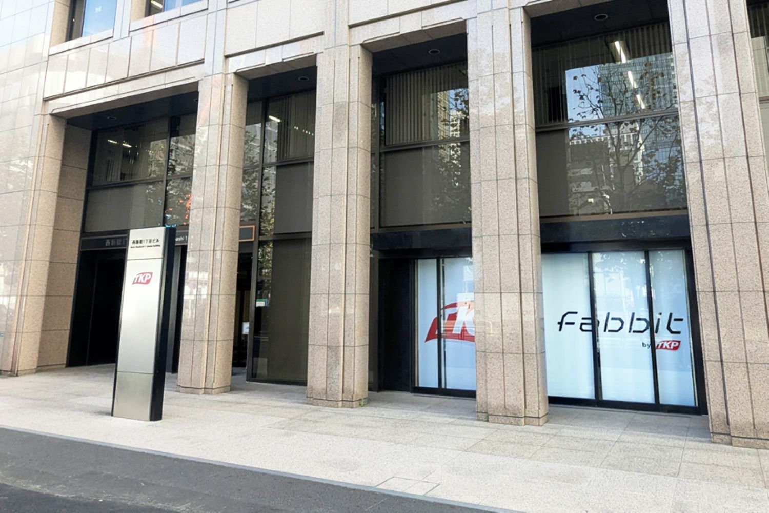 外観_内幸町駅から徒歩5分に位置しています。