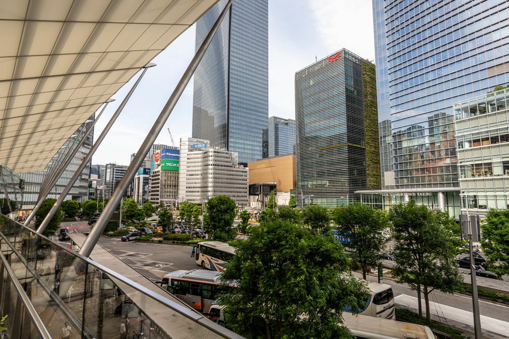 外観_オフィスは東京駅直通のYANMAR TOKYO12階にあります。