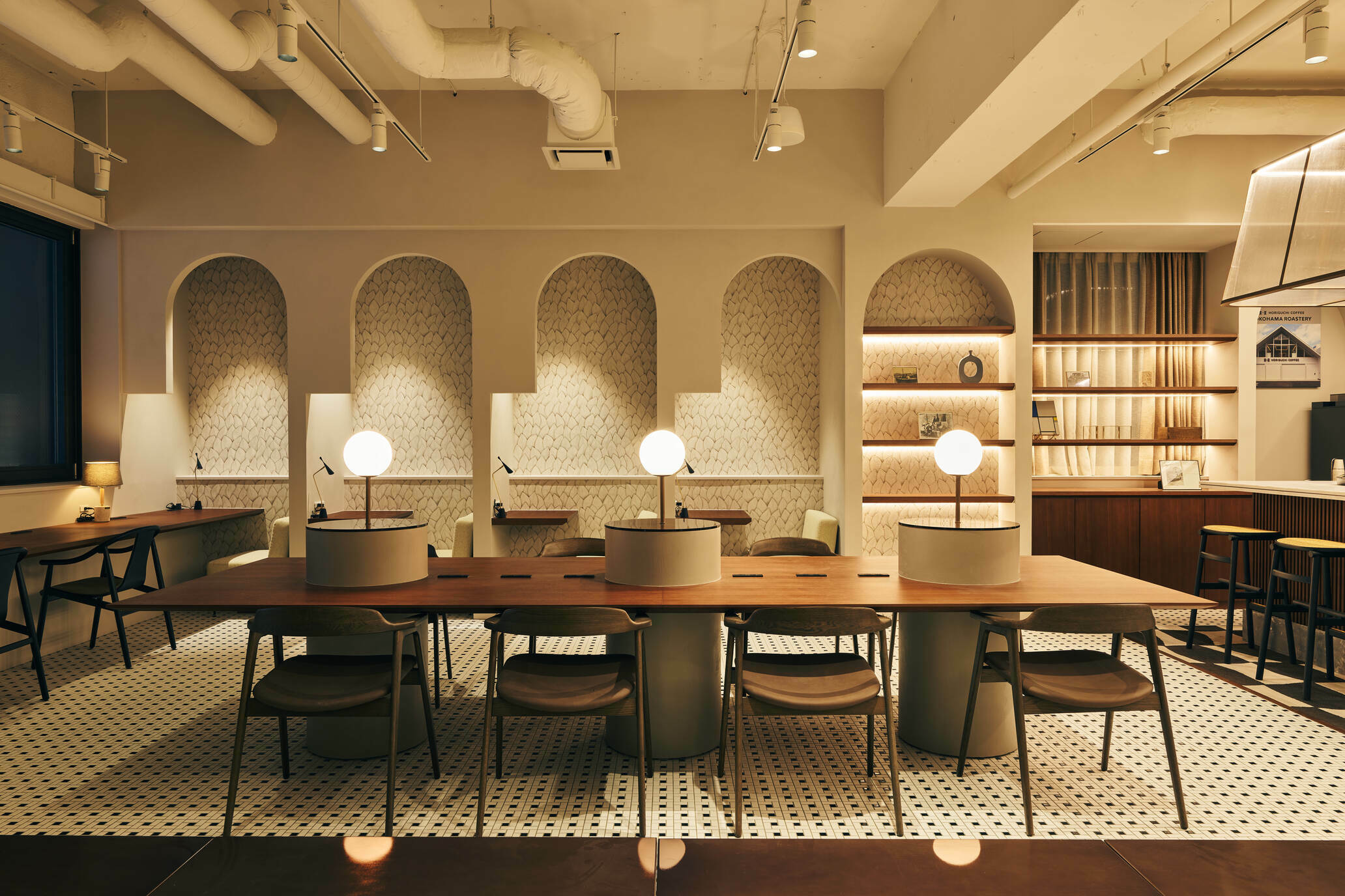 共有部_ラウンジ。気分に合わせて席を選択できます。