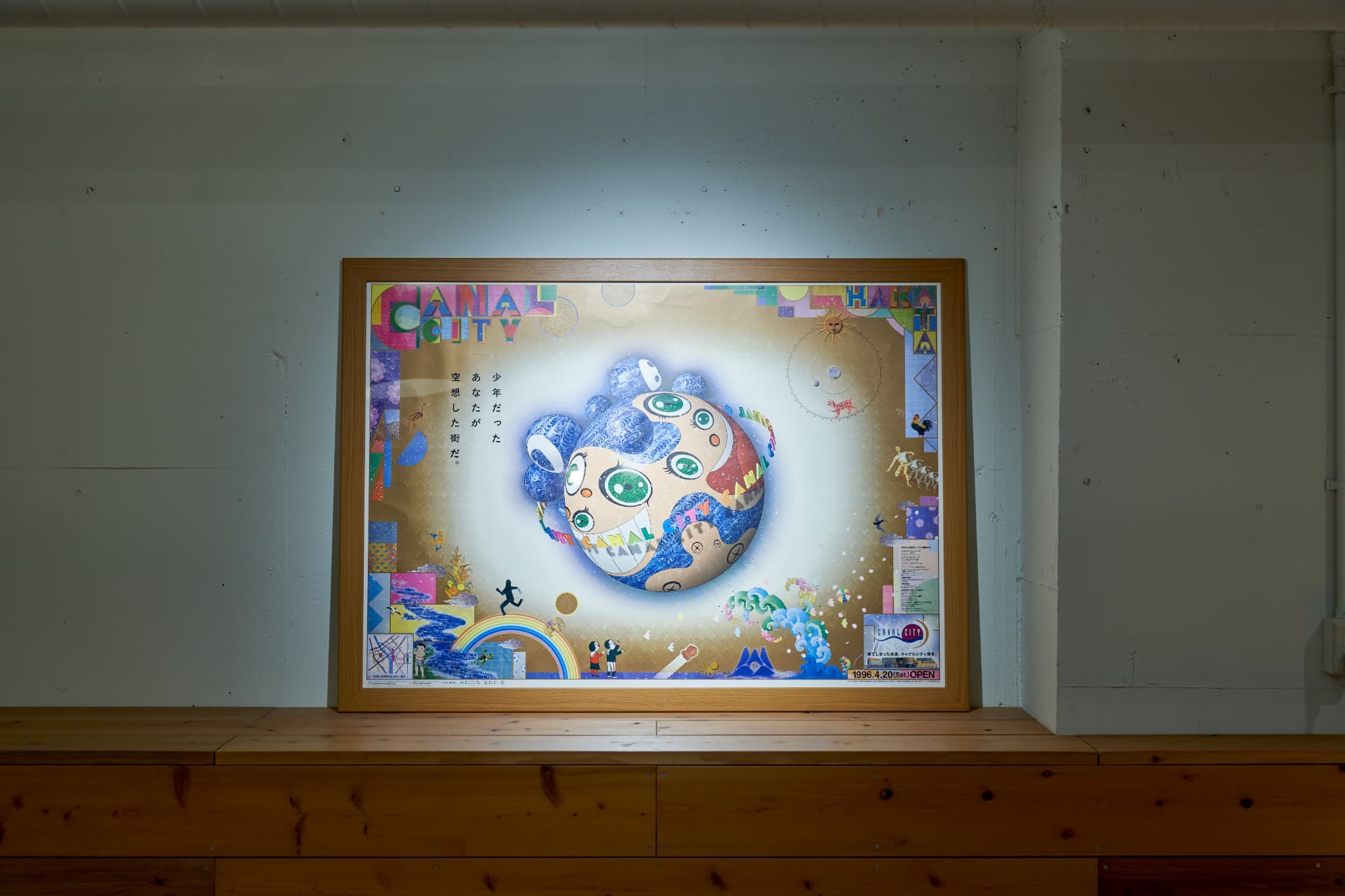 アート｜コワーキングスペース内には、世界中から収集されたアートが並びます。アンティーク家具や、デザイン性のある照明器具も魅力。