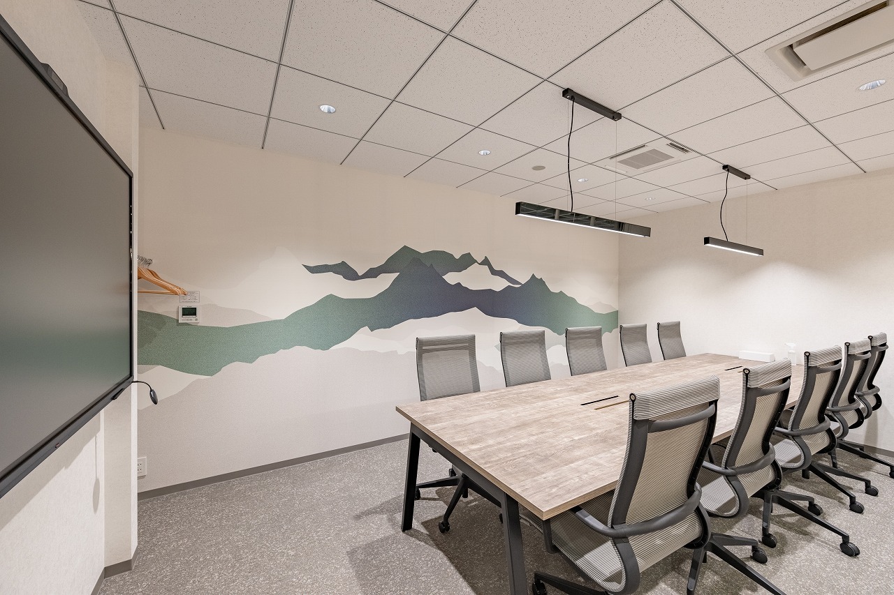 レンタルオフィス契約して会議室月5時間まで無料です。