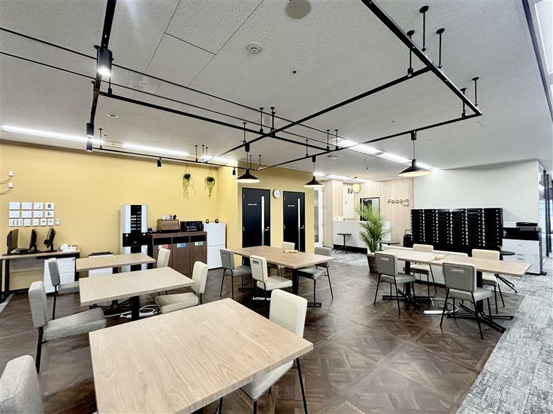 共有部_コワーキングスペース。気分を変えての作業やリフレッシュの場としても活用できます。