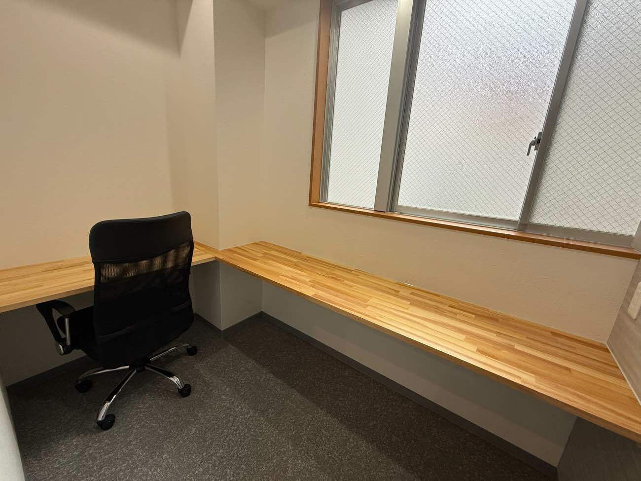 専有部_個室。窓ありで明るく開放的な空間です。