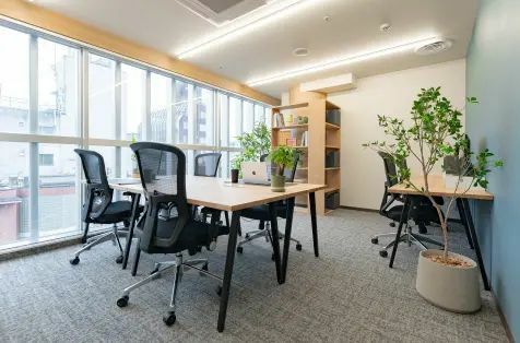 専有部_個室。自然光が入る窓ありのお部屋もあります。※画像はイメージです。©bizcomfort