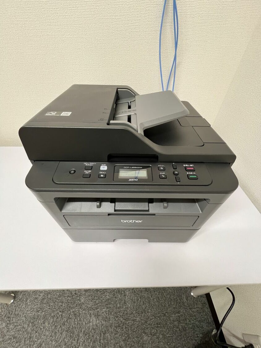 その他_複合機。1日20枚(白黒)まで無料で利用できます。