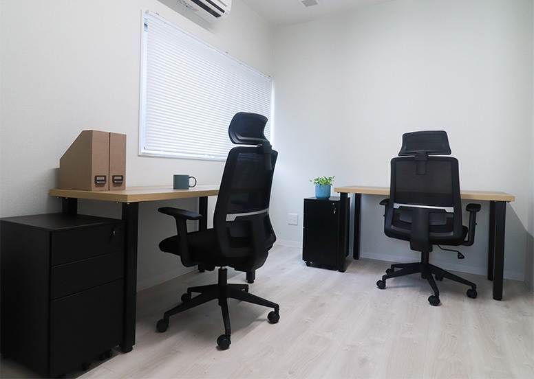 専有部_個室。家具、インターネット環境完備です。
