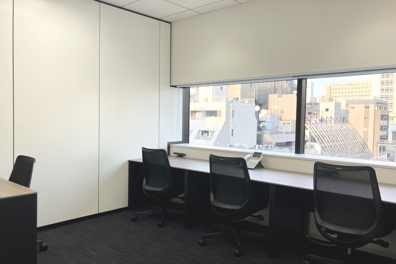 個室_4名用個室。自然光が入る窓付きの個室もあります。