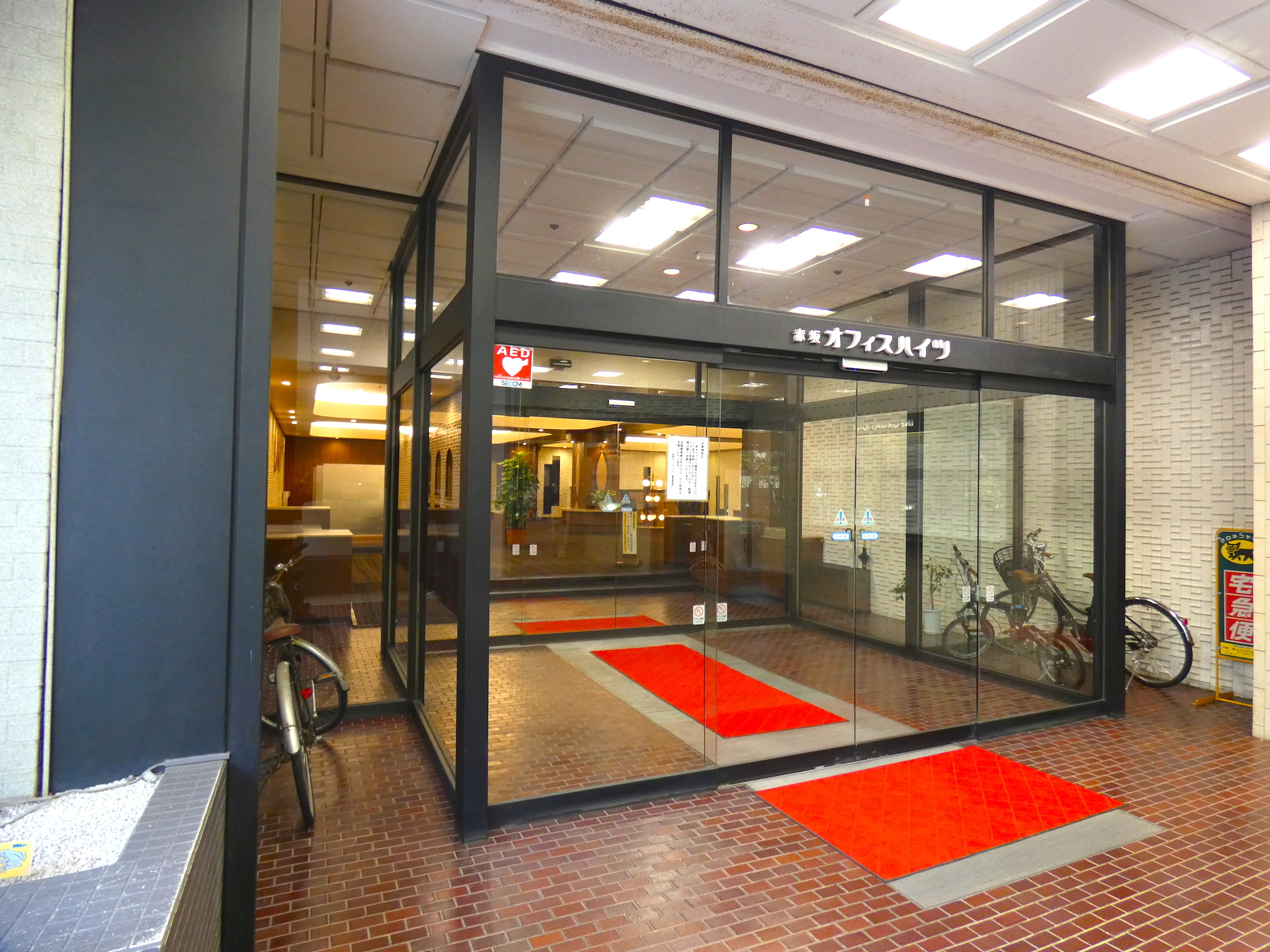 外観_高級感のあるエントランスです