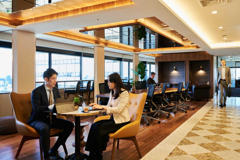 共有部_コワーキングスペース。ちょっとした打ち合わせにも利用可能です。