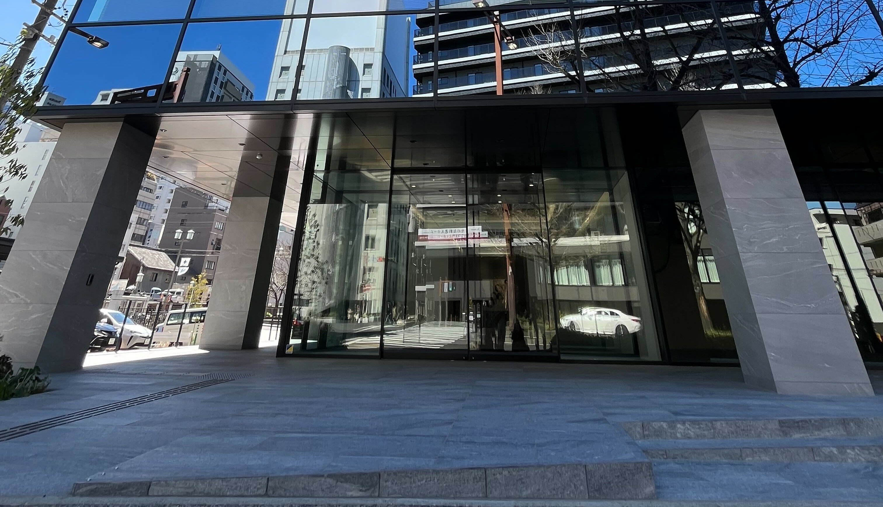 外観_大切なお客様をお迎えするエントランス