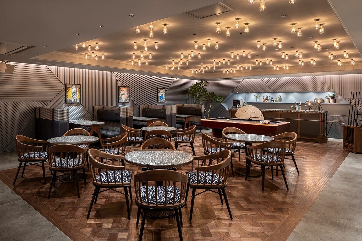 提携施設｜ビルから徒歩1分のところにある、提携コワーキングスペースも無料で利用可能。