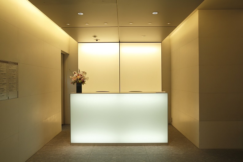 外観_受付。営業時間内はスタッフが常駐しています。