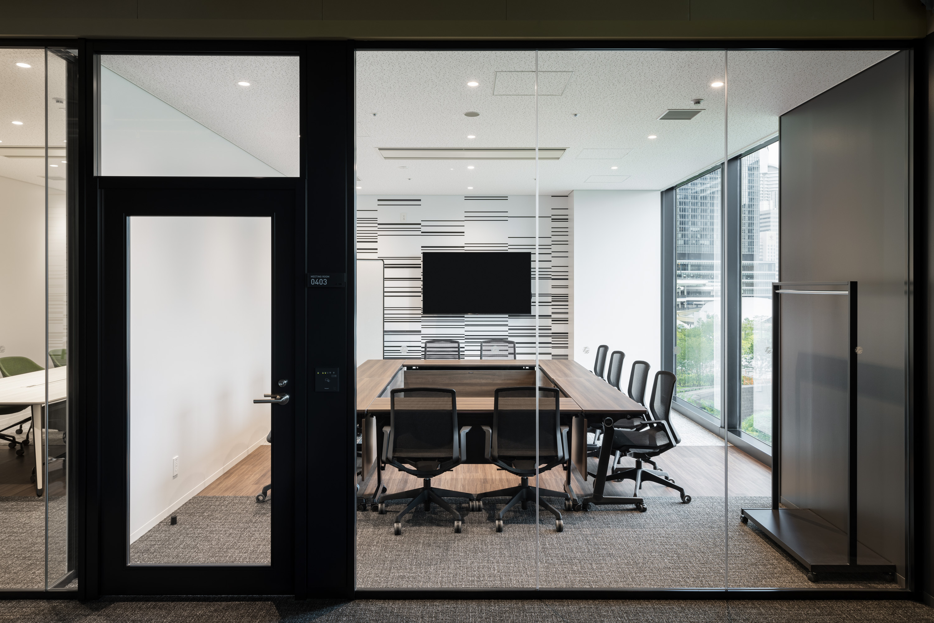 共有部_会議室。会議、面接、商談など様々なシーンで活用できます。※画像はイメージです。