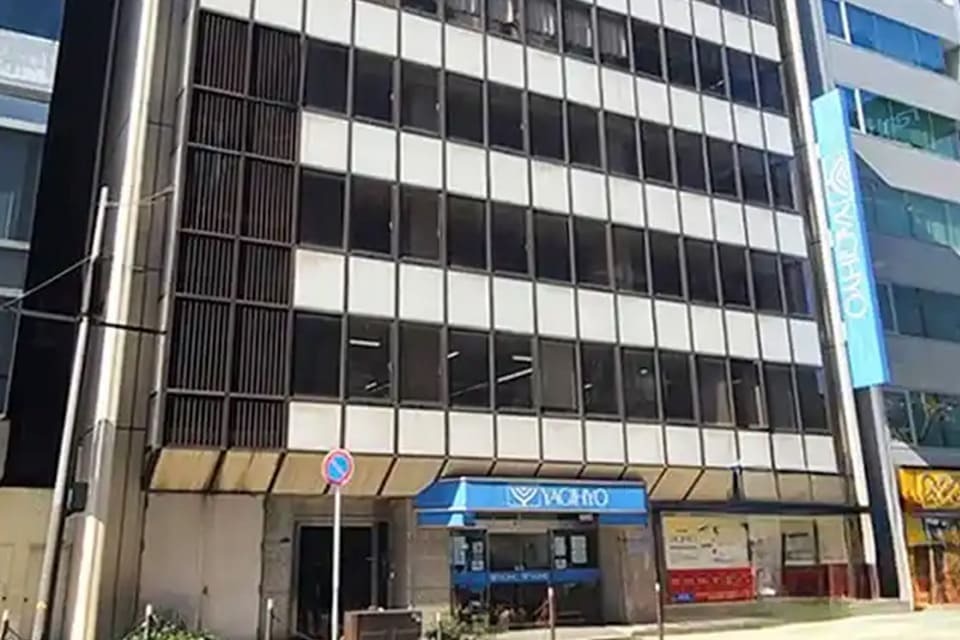 外観_堺筋本町駅から徒歩3分に位置しています。