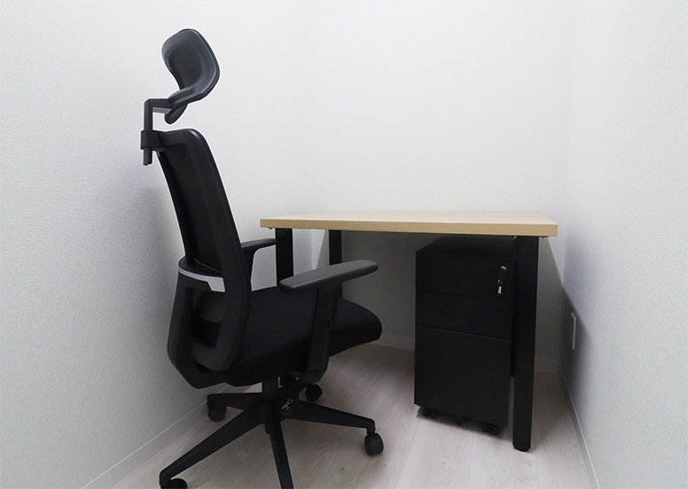 専有部_個室。家具、インターネット環境完備です。