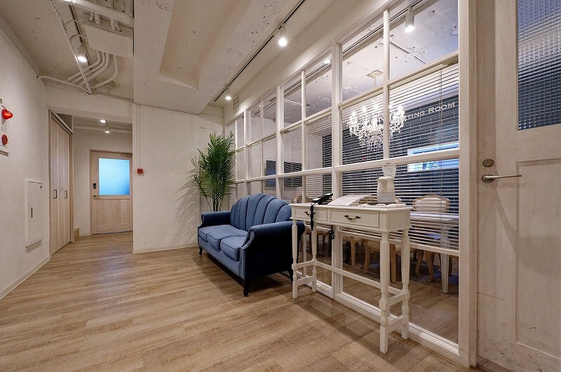 レセプション_専用の内線電話を利用したスマートな来客対応が行えます