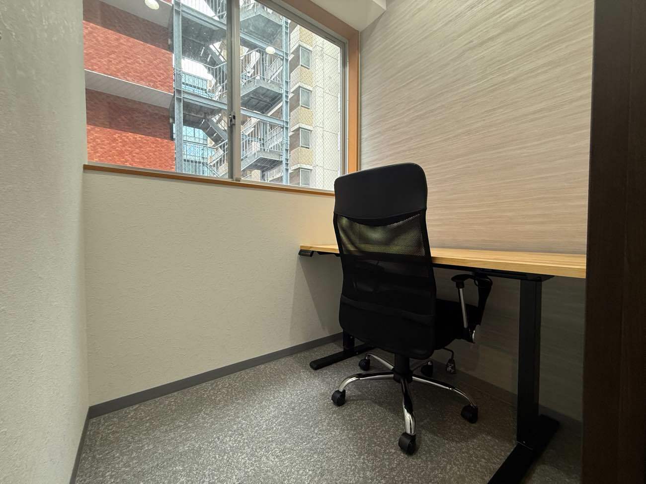 専有部_個室。自然光が入る窓ありのお部屋もあります。