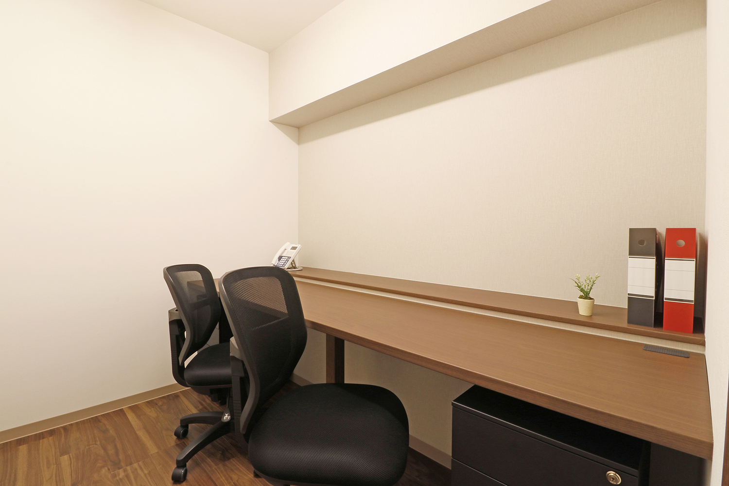 ２名用レンタルオフィス