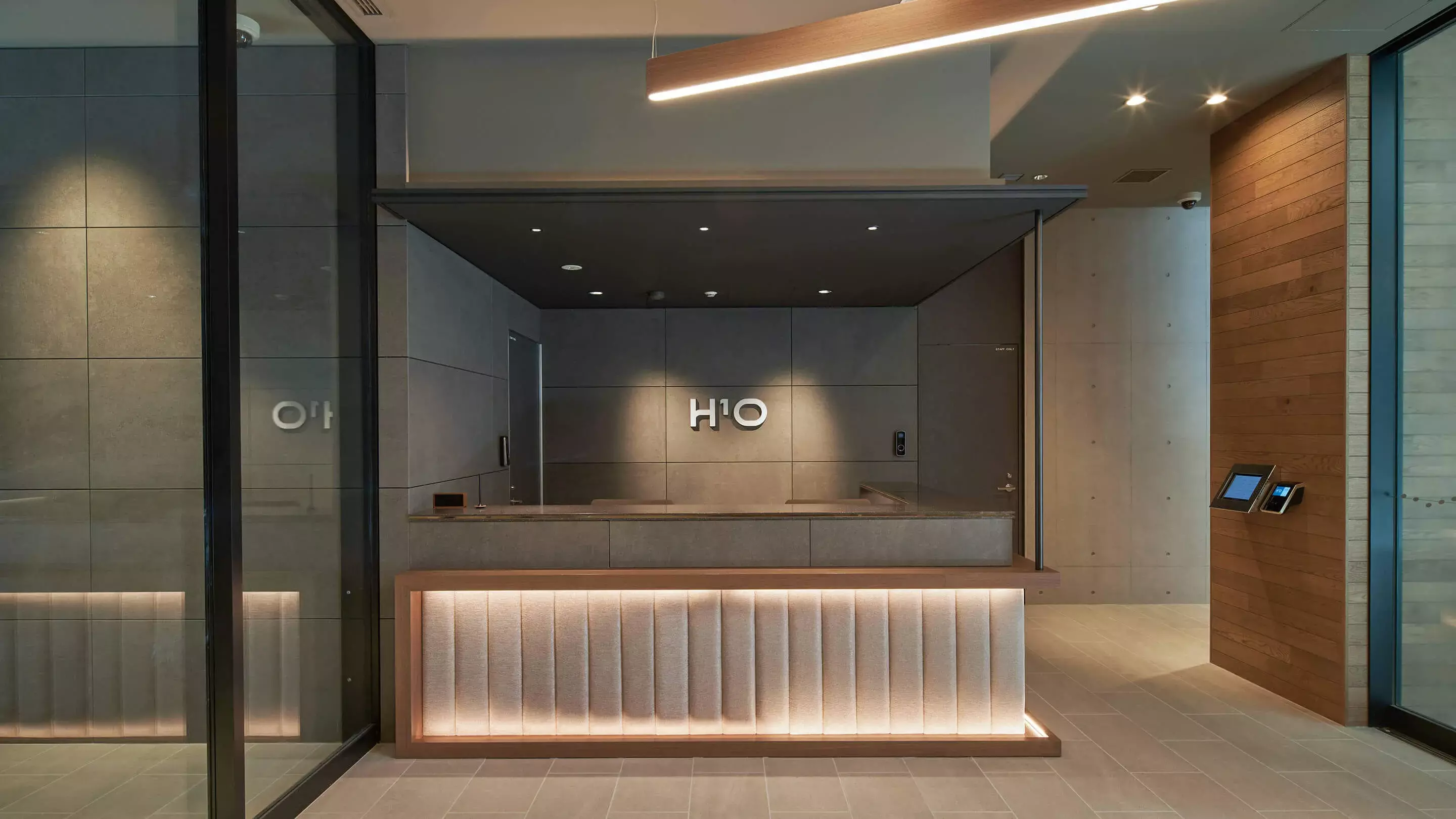 外観_受付。営業時間内はスタッフが常駐しています。ⒸH1O