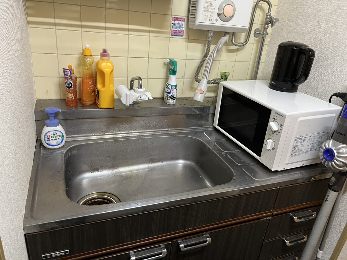 共有部_キッチン。シンク、電子レンジが利用できます。