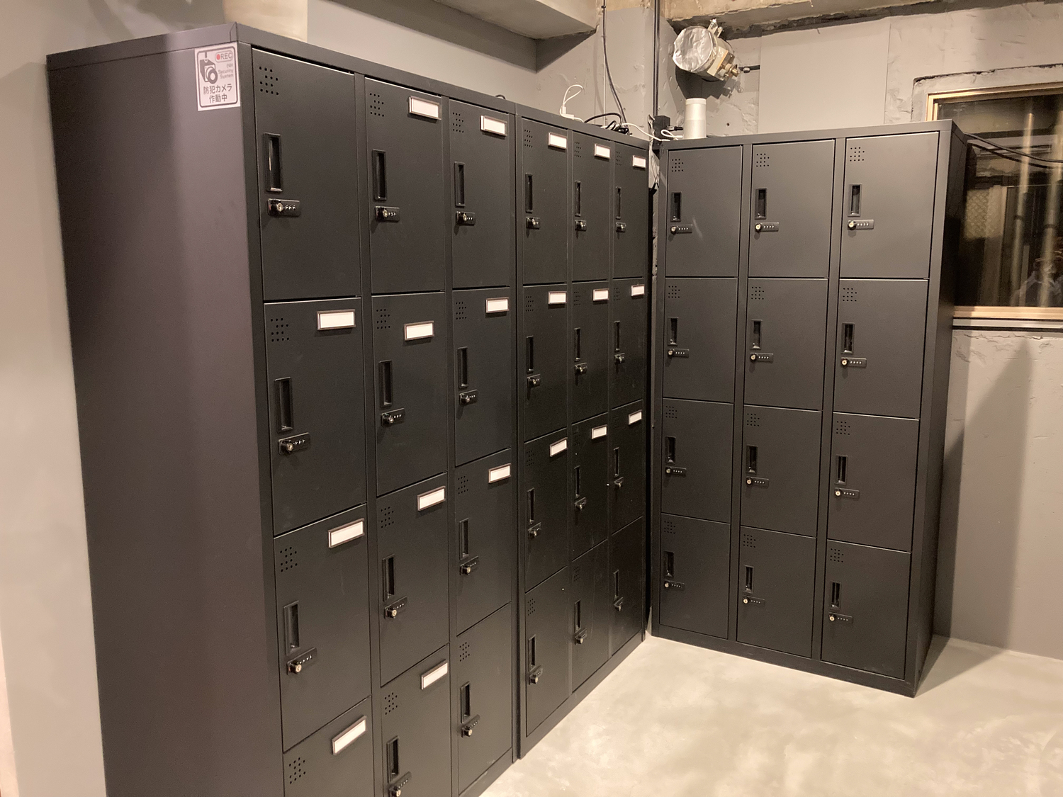 共有部_ロッカー。荷物を置いておくことも可能です(有料）。