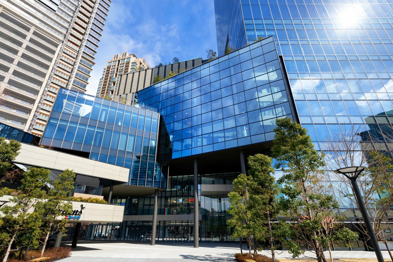 外観_大阪駅直結の建物となっています。※画像はイメージです。