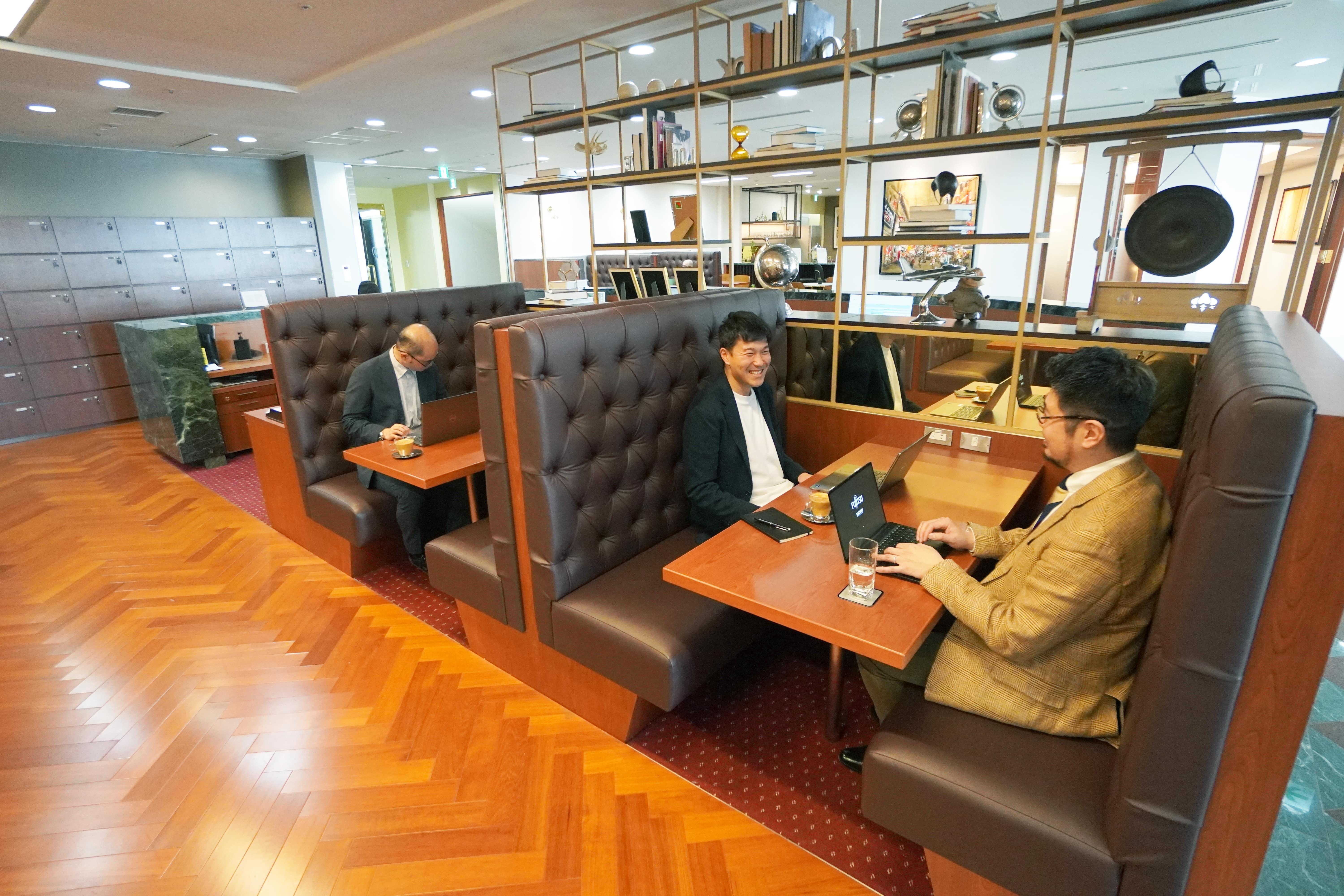 Shinagawa_booth_seats