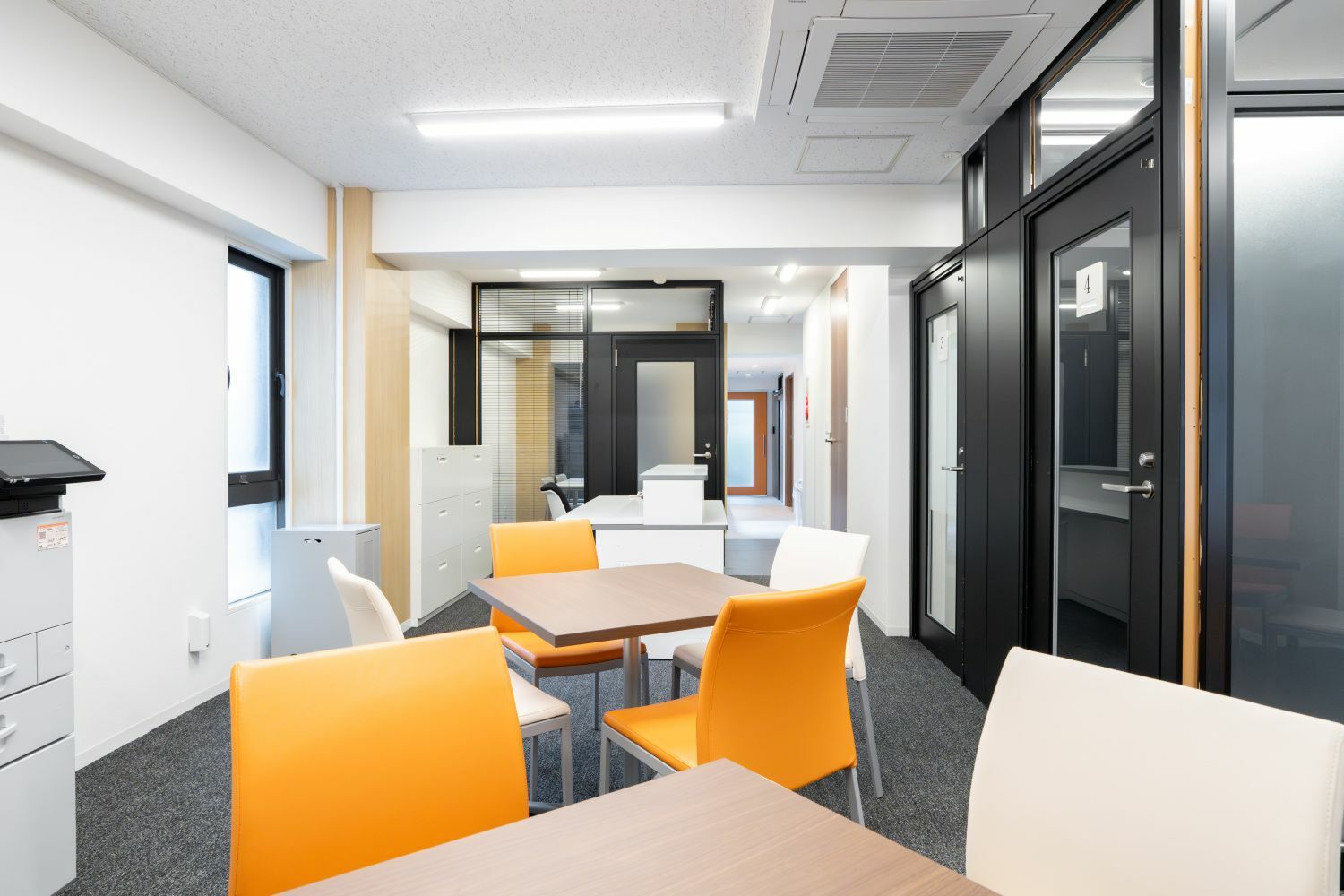 共有部_ラウンジ。グループワークや個人での作業、休憩にも対応したフレキシブルなスペースです。