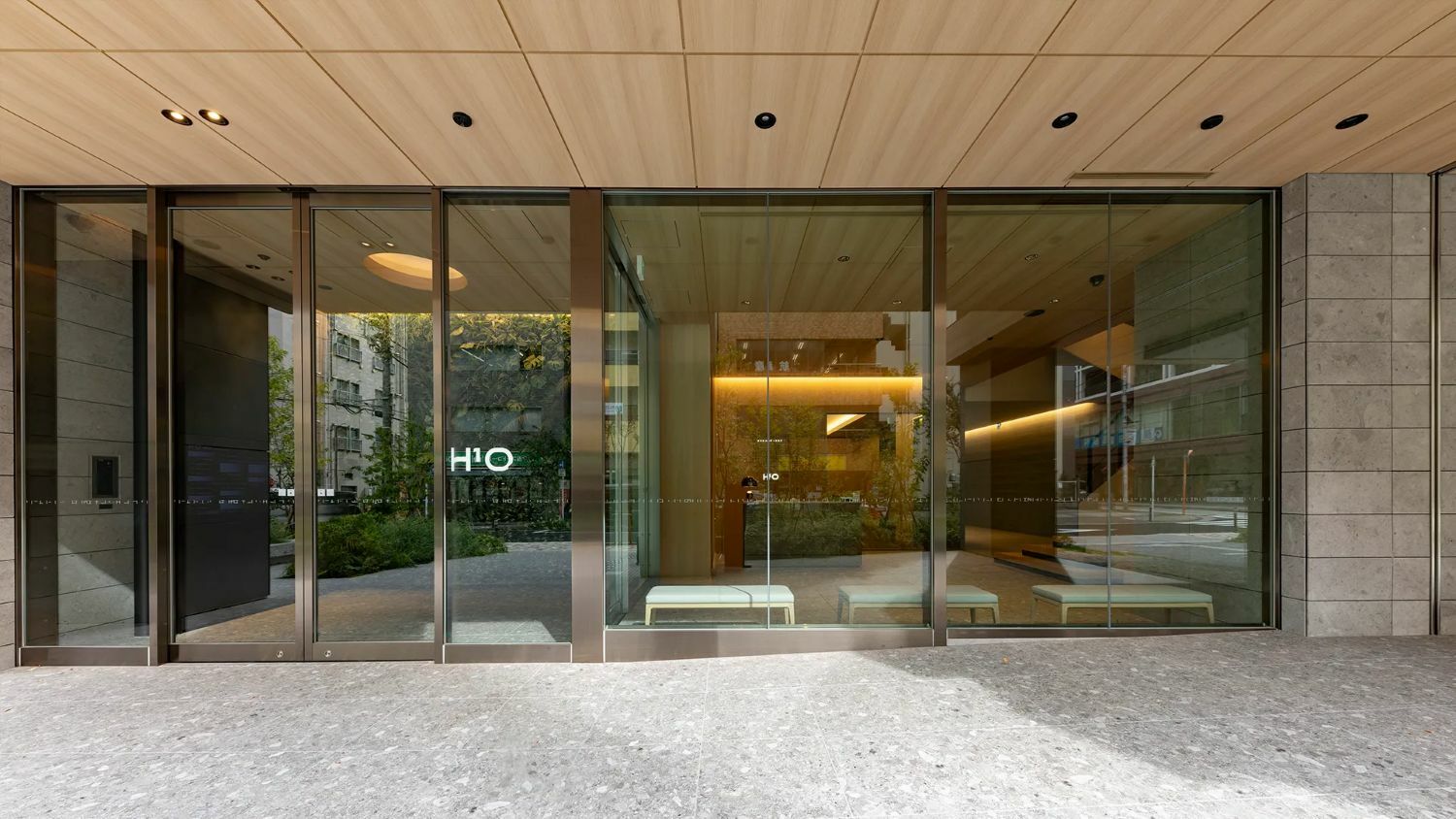 外観_エントランス。大門駅から徒歩2分に位置しています。※画像はイメージです。ⒸH1O