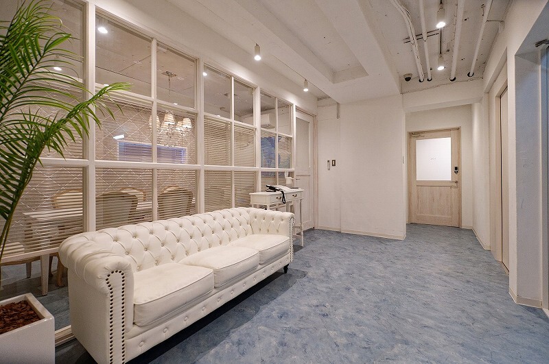 レセプション_専用の内線電話を利用したスマートな来客対応が行えます