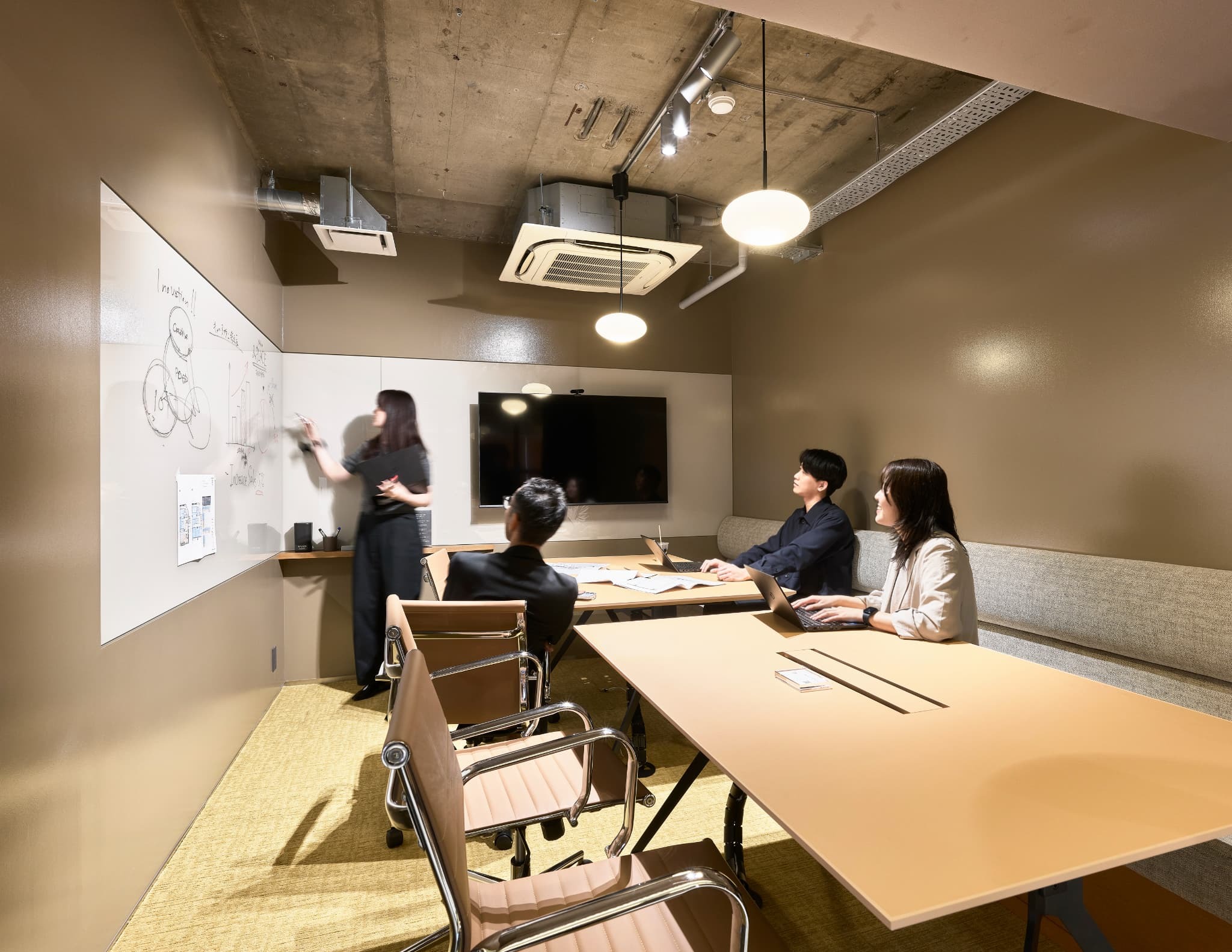 4階8名用会議室_最大10名まで利用可能。※無料枠あり、予約制。