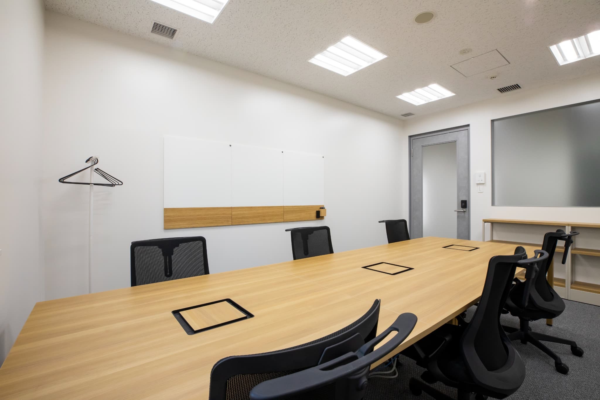 専有部_個室。家具・インターネット環境完備です。