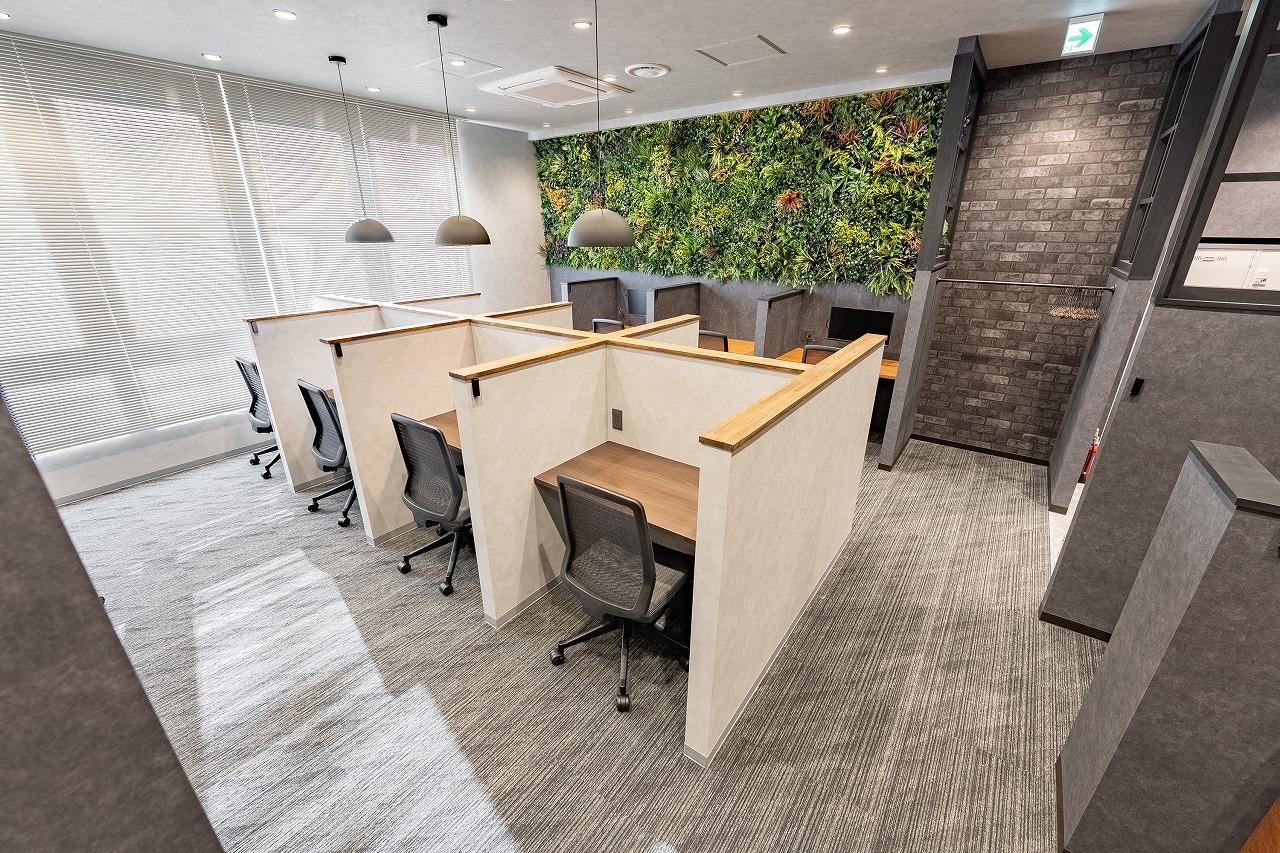 共有部_ワークブース。静かに集中して過ごしたい方におすすめです。