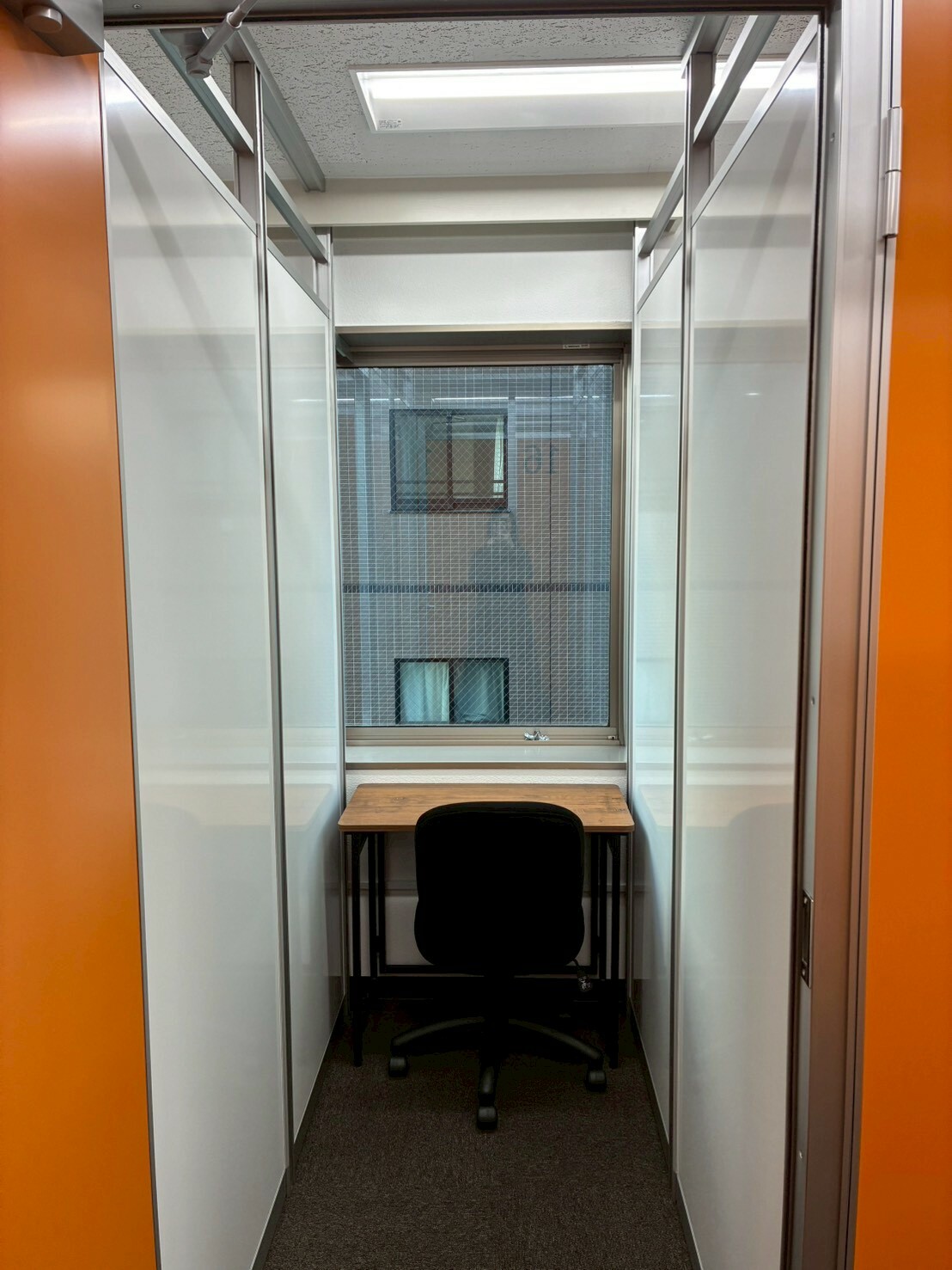 専有部_個室。自然光が入る窓ありのお部屋もあります。