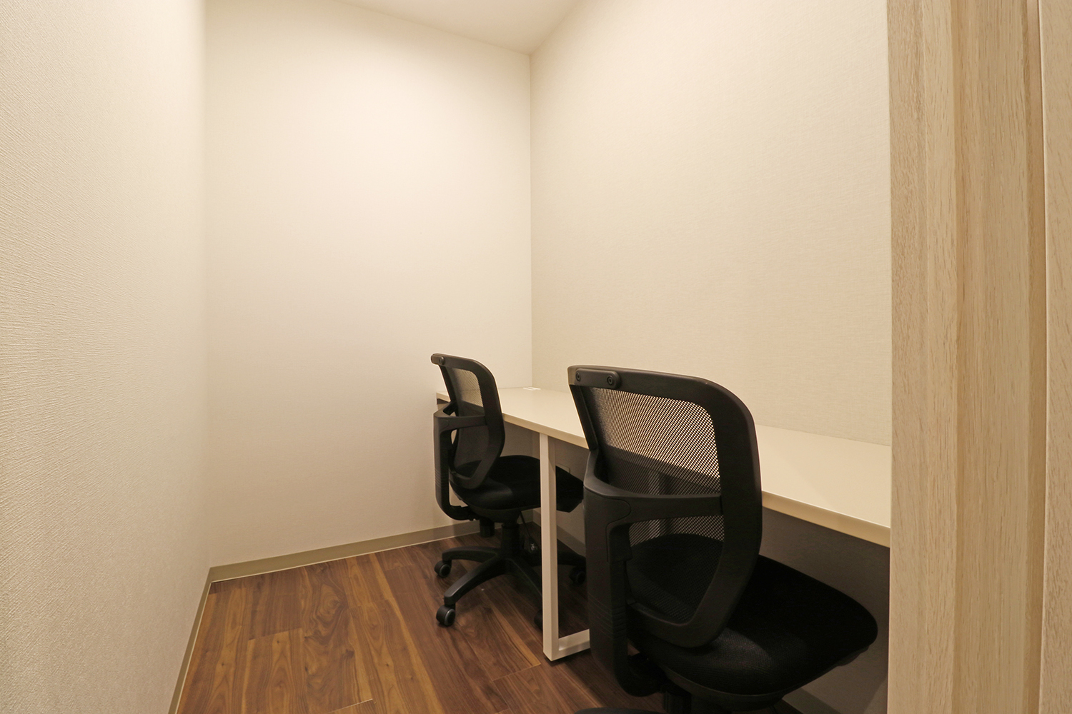 ２名用レンタルオフィス