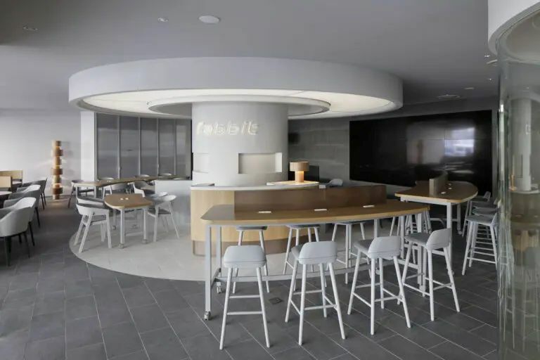 共有部_フリースペース。Wi-Fi、電源設備を完備しています。