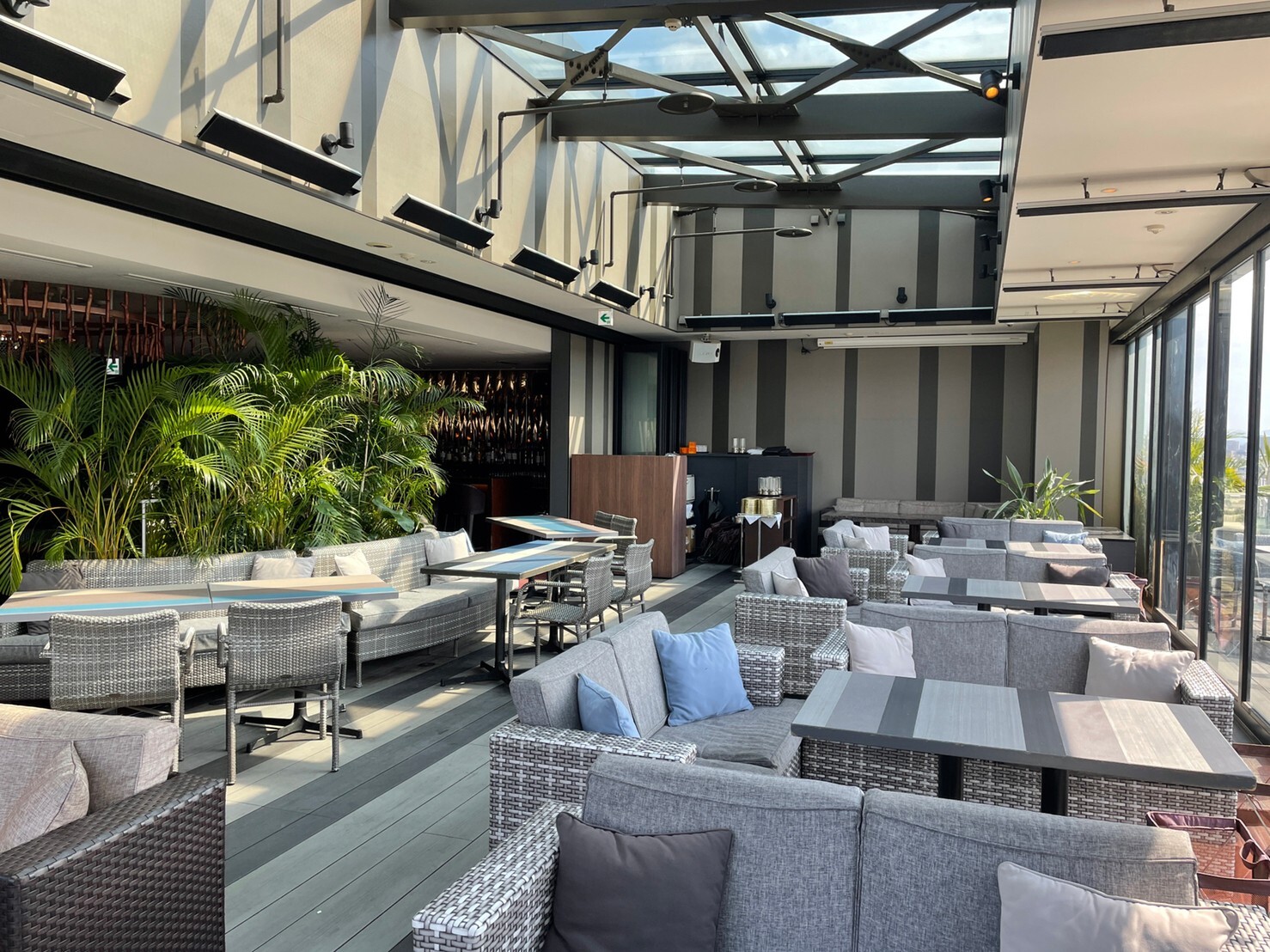 中洲川端店フリースペースは、全店の中でも最上級の居心地の良さ