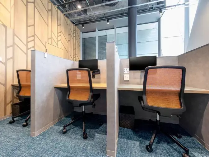 共有部_ワークブース。静かに集中して過ごしたい方におすすめです。※画像はイメージです。©bizcomfort