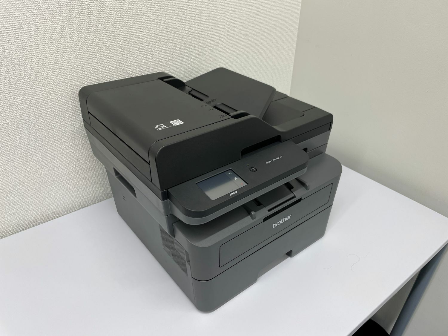 その他_複合機。1日20枚(白黒)まで無料で利用できます。