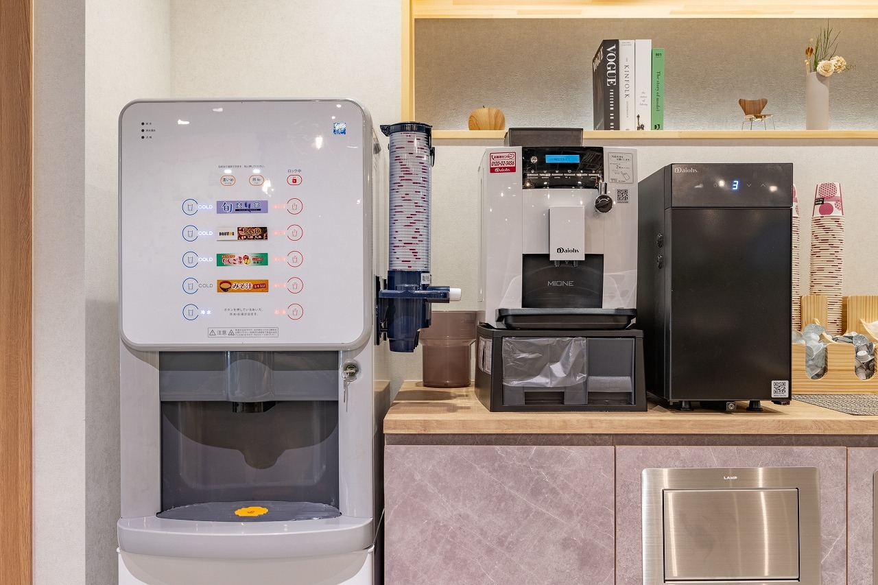 その他_フリードリンク。©bizcomfort