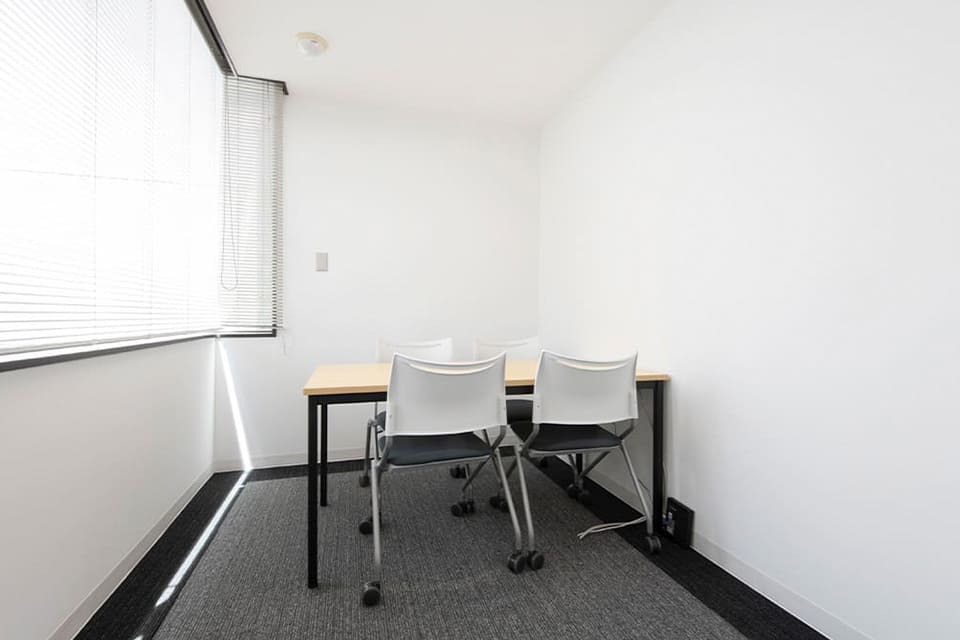 共有部_会議室。1日2時間まで無料で会議室を利用できます(要予約)。※画像はイメージです。