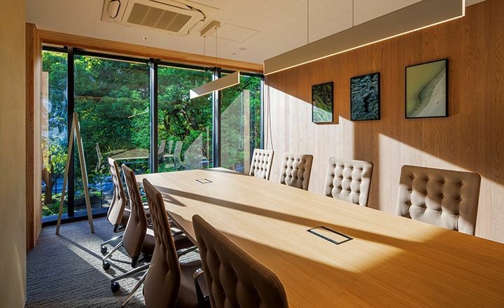 共有部_会議室。来客対応や打ち合わせ、大切な商談におすすめです。※画像はイメージです。ⒸH1O